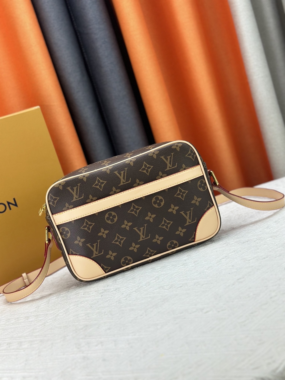Louis Vuitton Classic Crossbody Bag